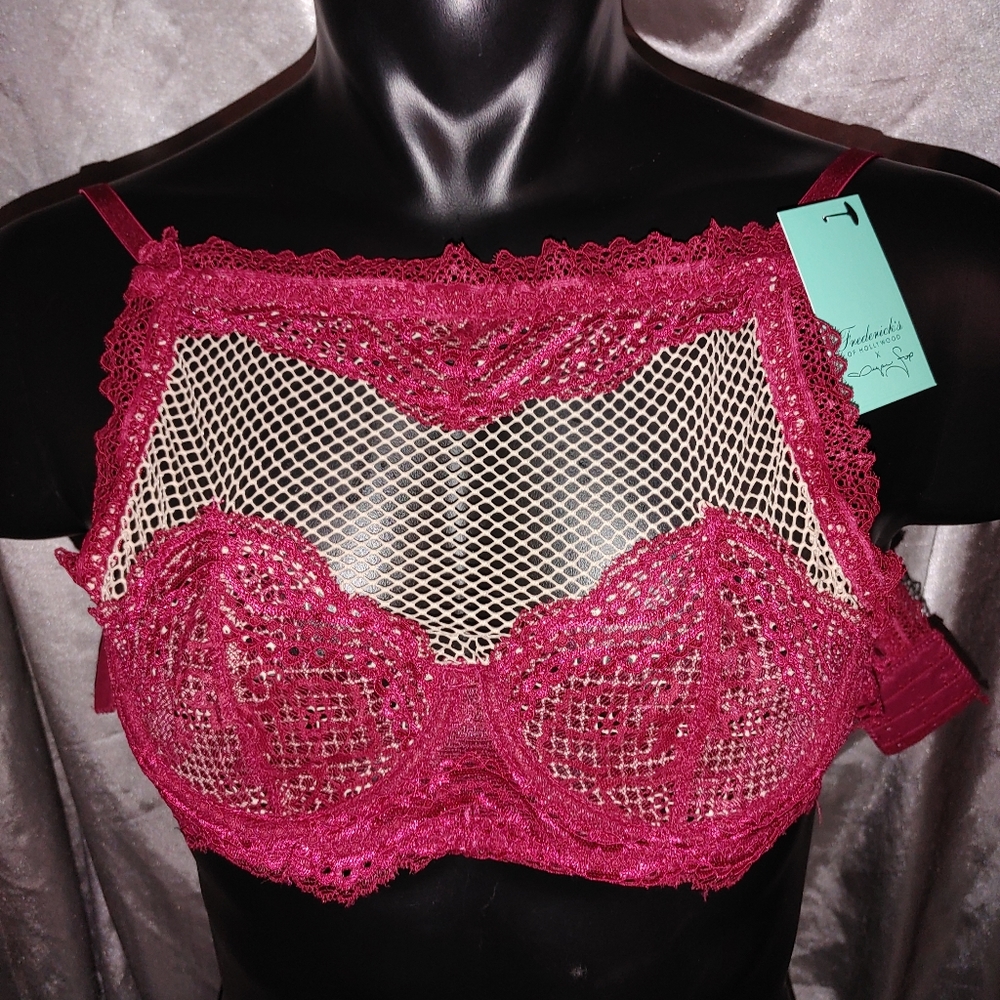 Frederick's of Hollywood New Azura High Neck U/Wire Bra. size 32 D